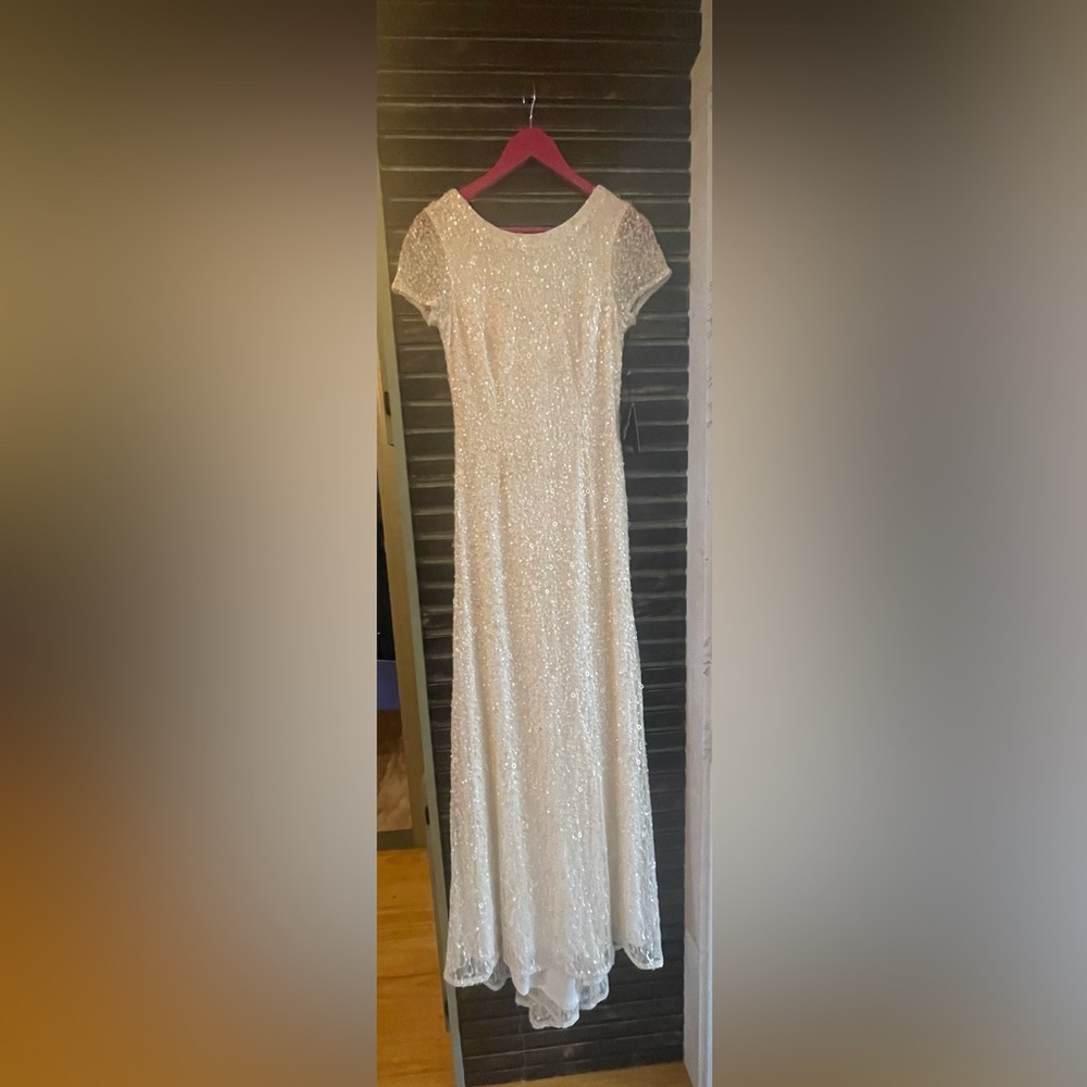 Adrianna Papell White Sequin Gown With Chapel Train Size 4